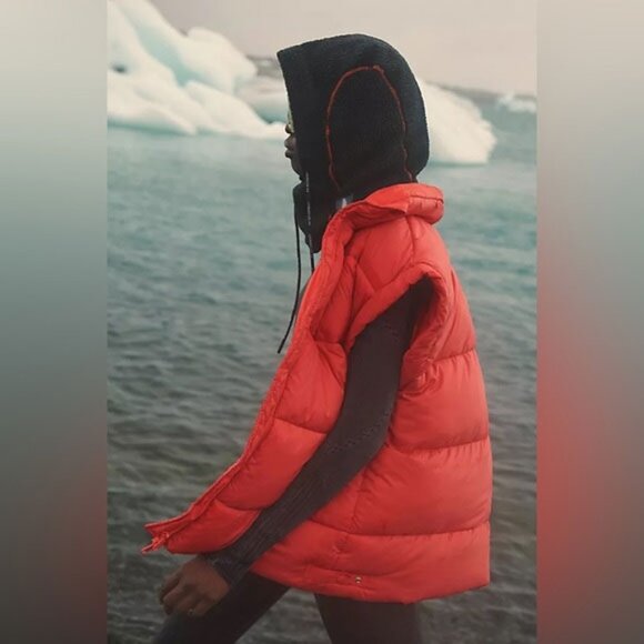 Free movement In A Bubble Puffer Vest - Picture 6 of 11